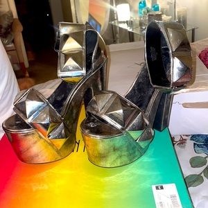 Wore a few time still in good condition!